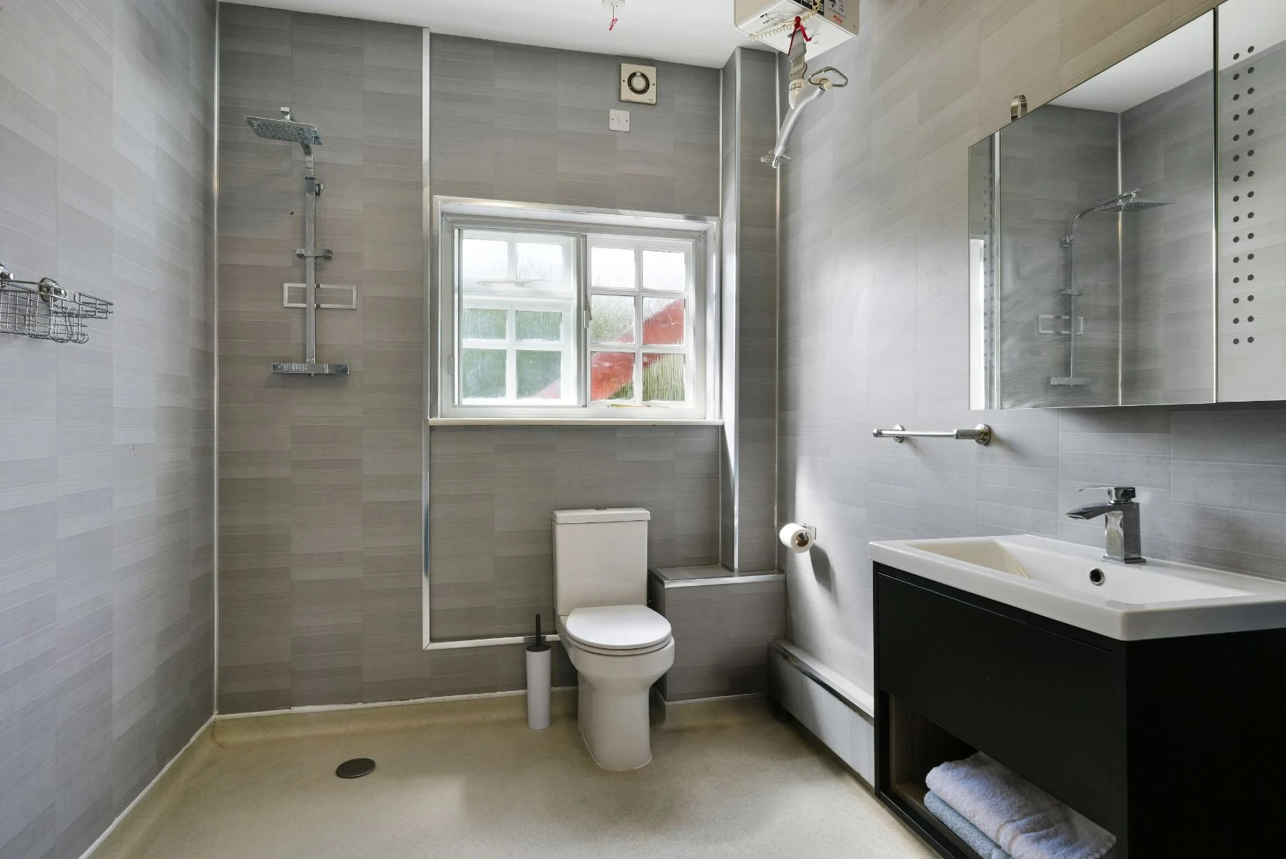Level-access wet room with shower, toilet and basin